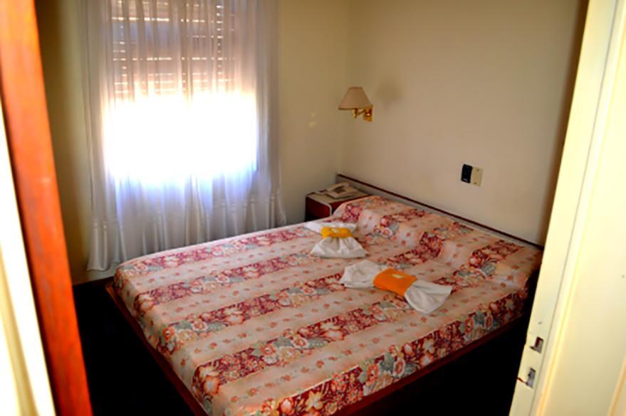 קורדובה Hotel Riviera מראה חיצוני תמונה